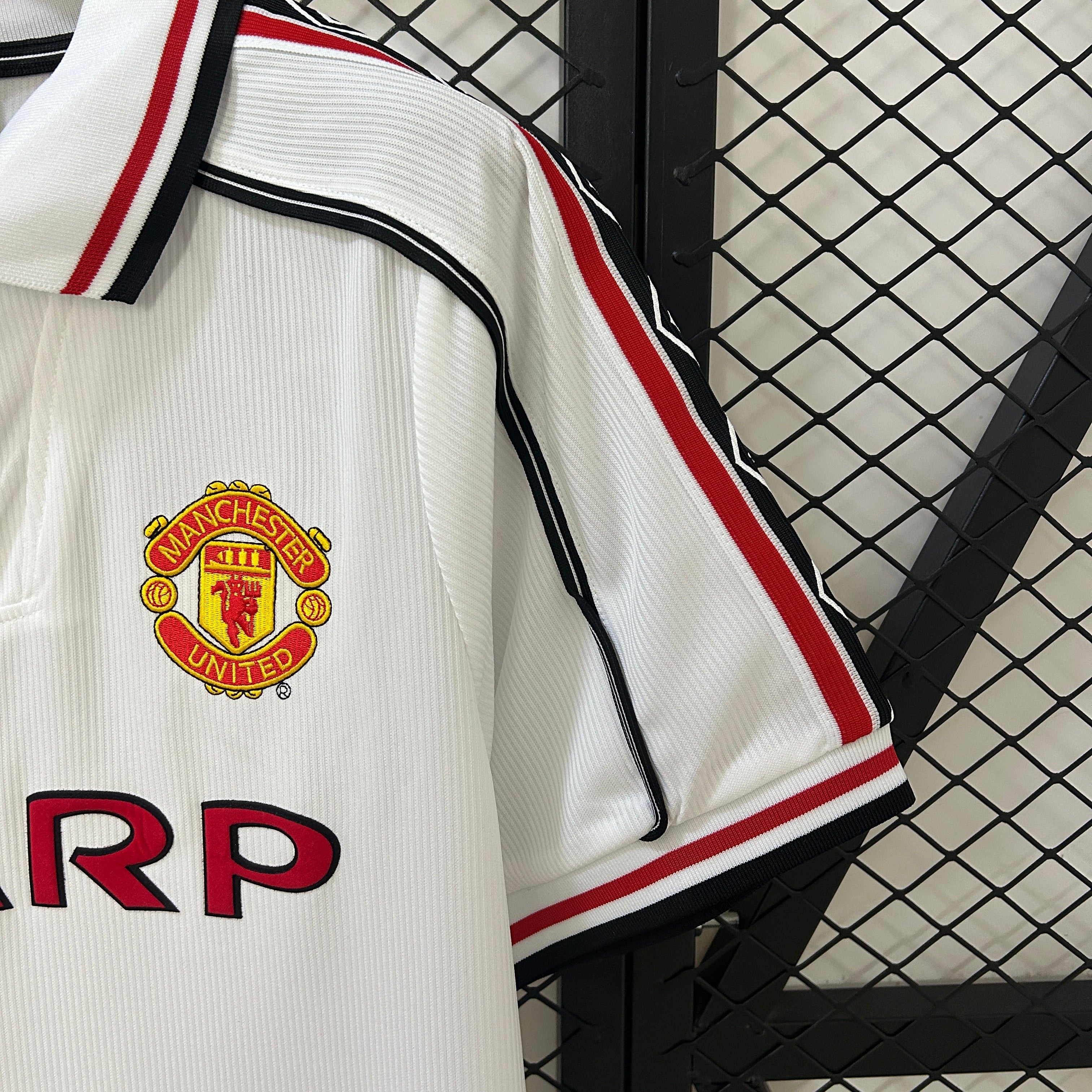 MANCHESTER UNITED 1998 - 1999 COMMEMORATIVE EDITION